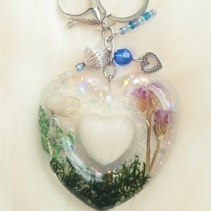 Resin keychain whit dried flowers
